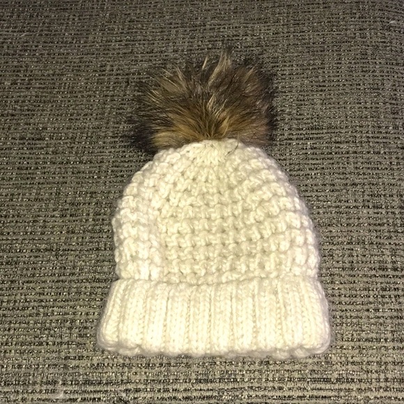 Abercrombie&fitch white puff beanie